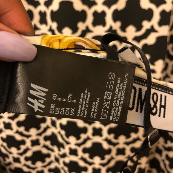 SOLD 🔥H&M x Moschino Softcup Bralette - Picture 5 of 5
